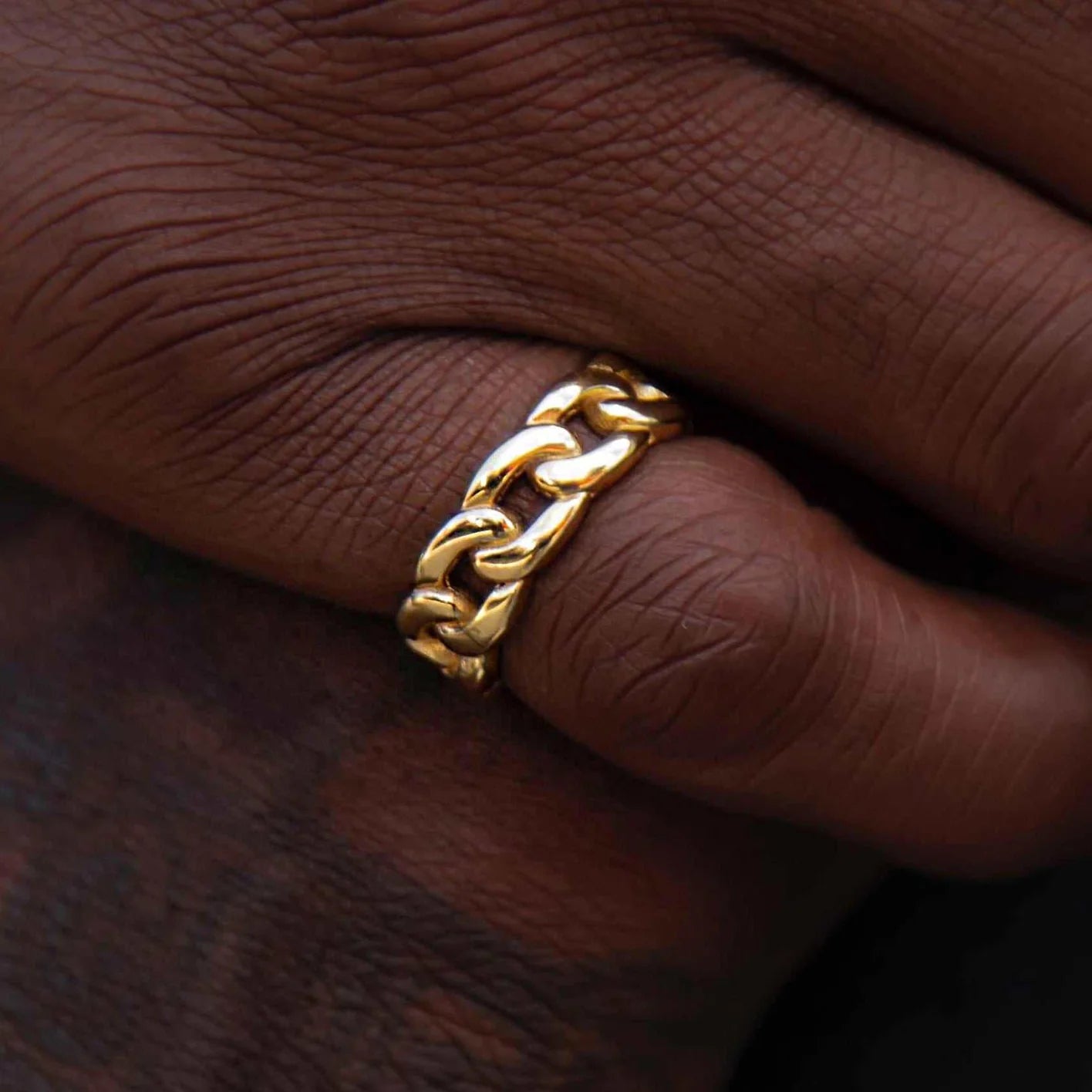 Cuban Link Chain Ring in 18K Gold